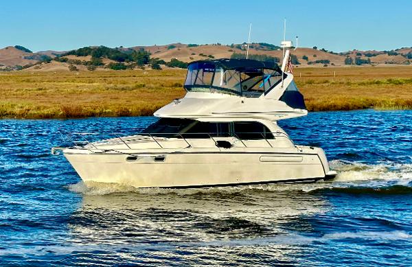 2002 Bayliner 3488 Command Bridge