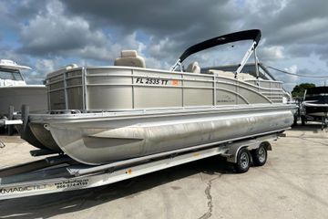 2015 Bennington R23