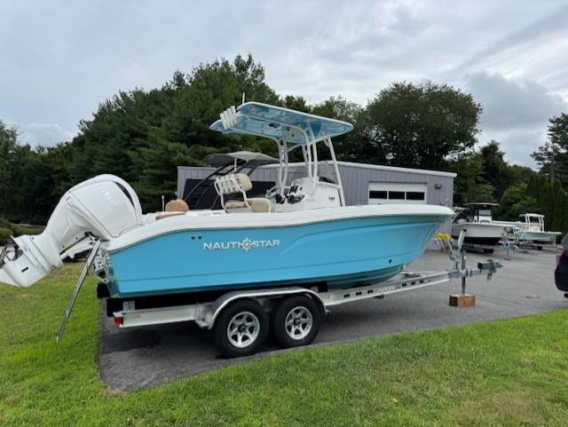 2025 NauticStar 222L Offshore
