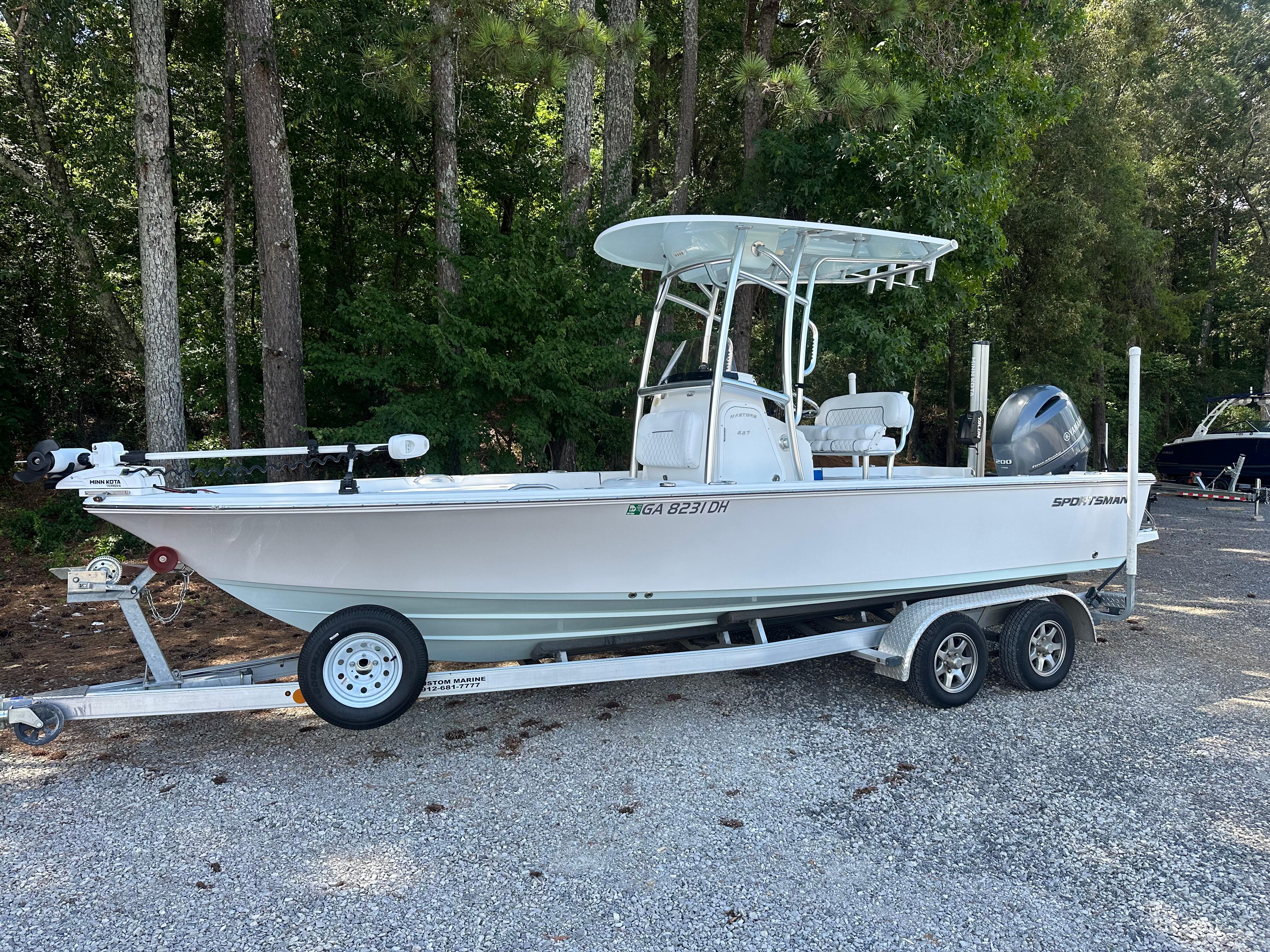 2021 Sportsman Masters 227 Bay Boat