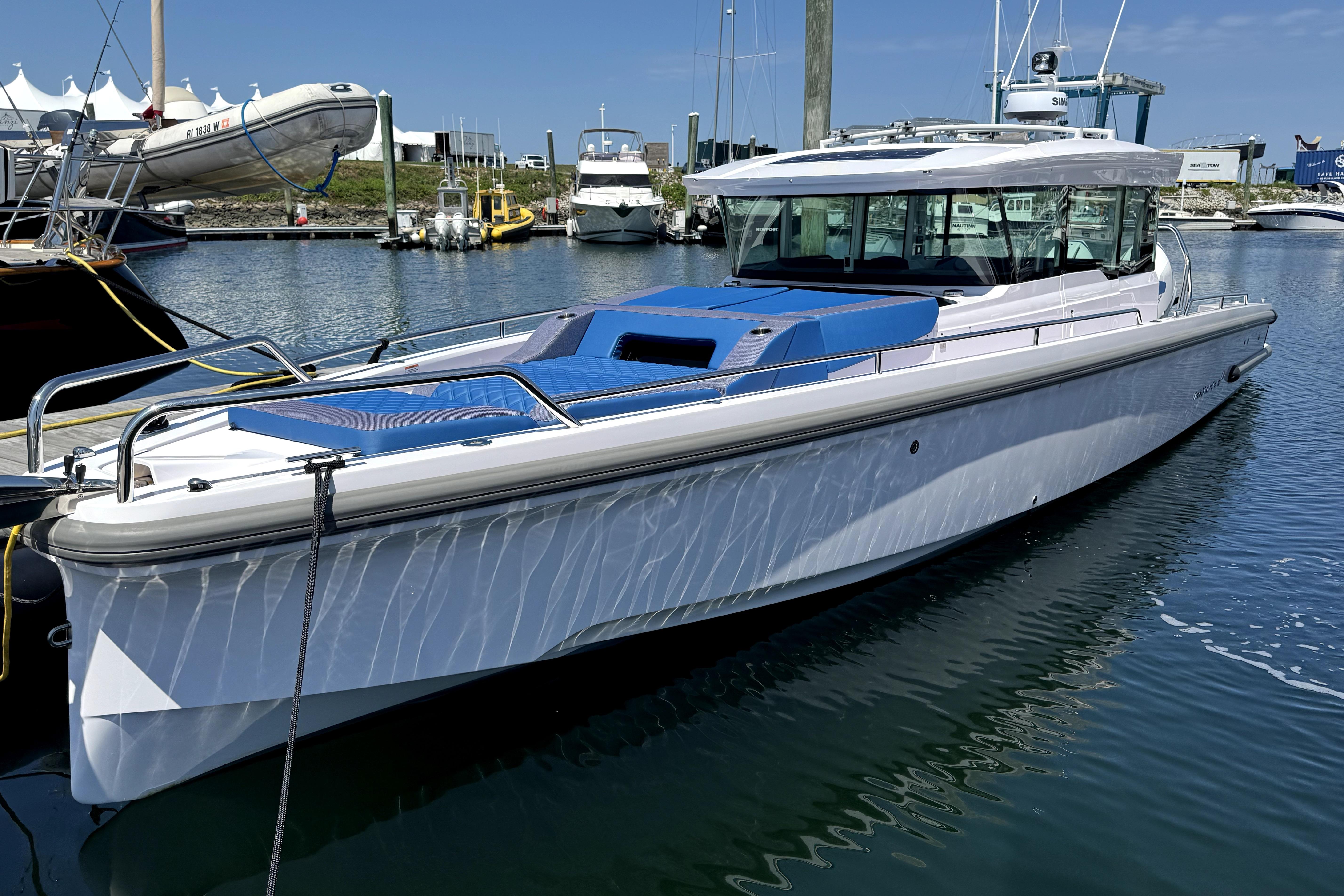 2024 Axopar 37 XC CROSS CABIN