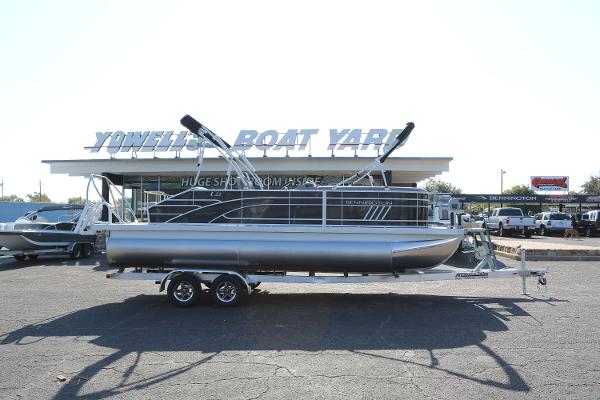 2026 Bennington 22SX Stern Radius