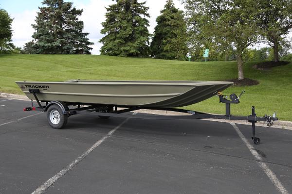 Tracker GRIZZLY 1860 Utility 2025 Tracker GRIZZLY 1860 Utility boat on trailer in parking lot.