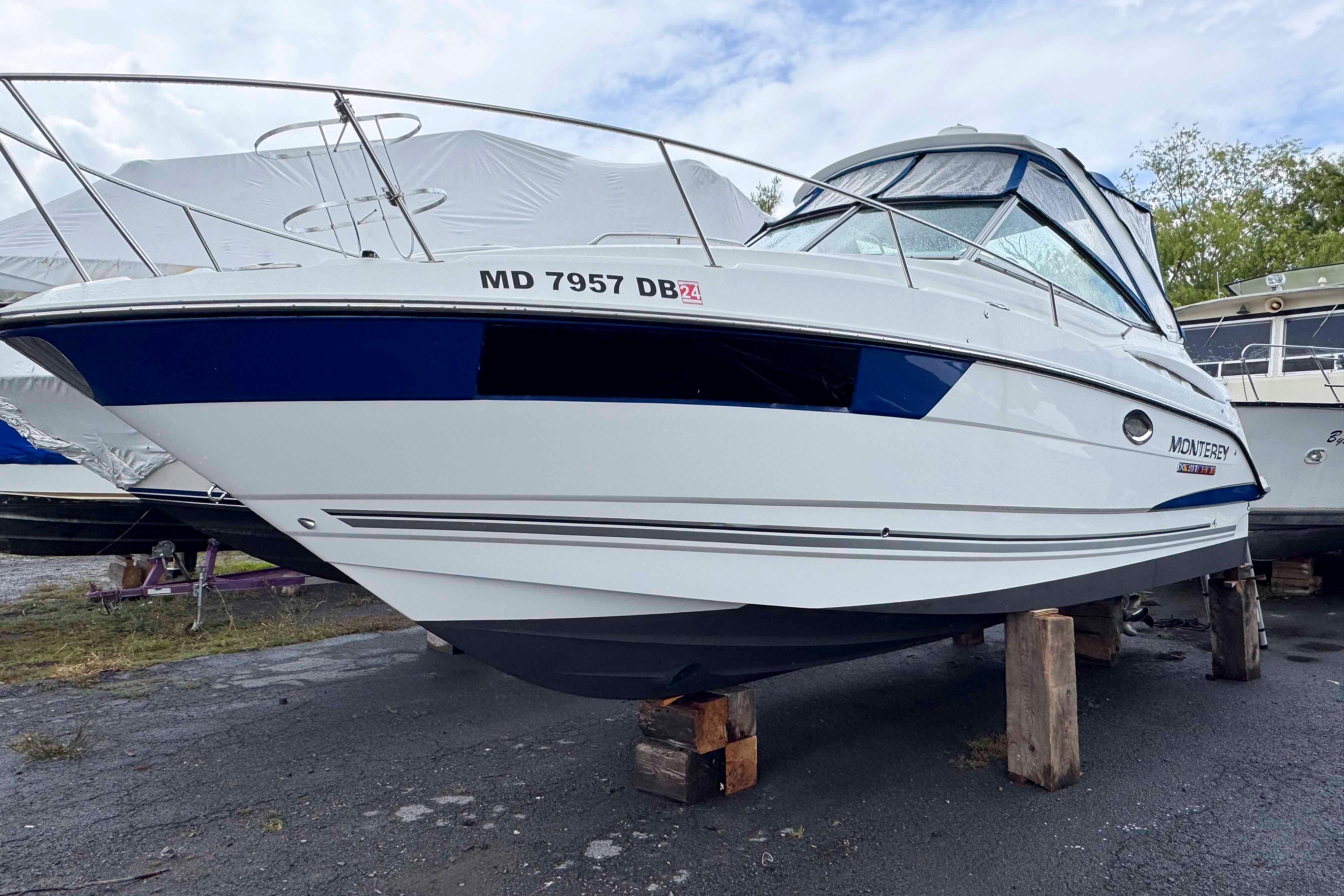 2019 Monterey 295 Sport Yacht