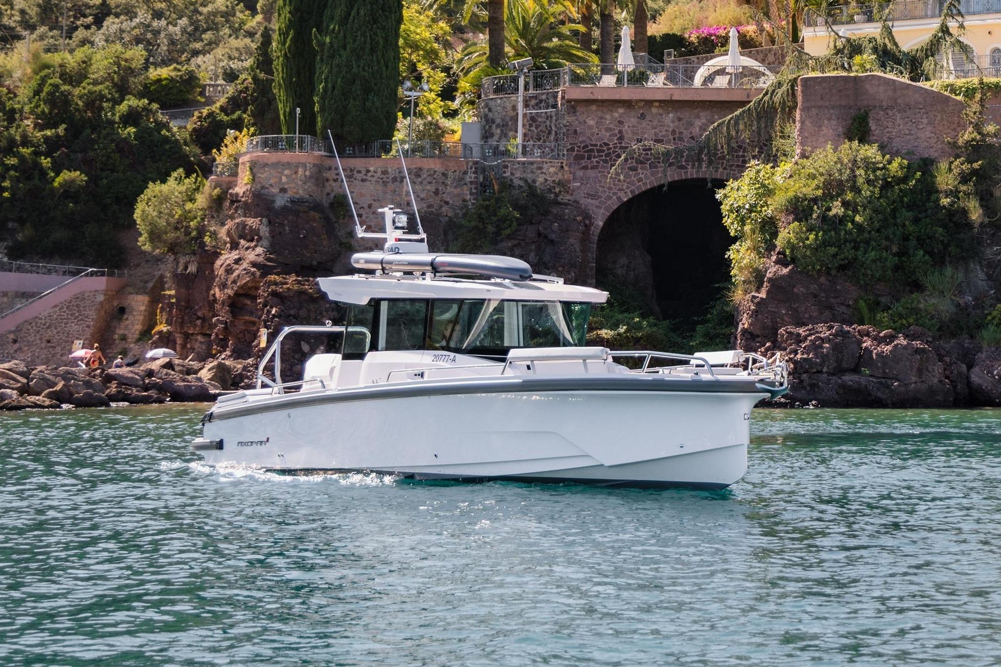 2026 Axopar 29 XC Aft Sofa Twin 200 Cobre