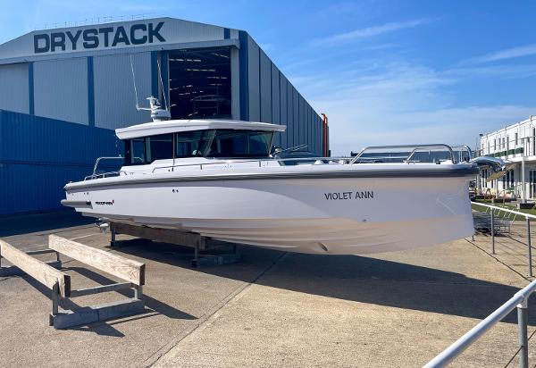 2022 Axopar 37XC CROSS CABIN