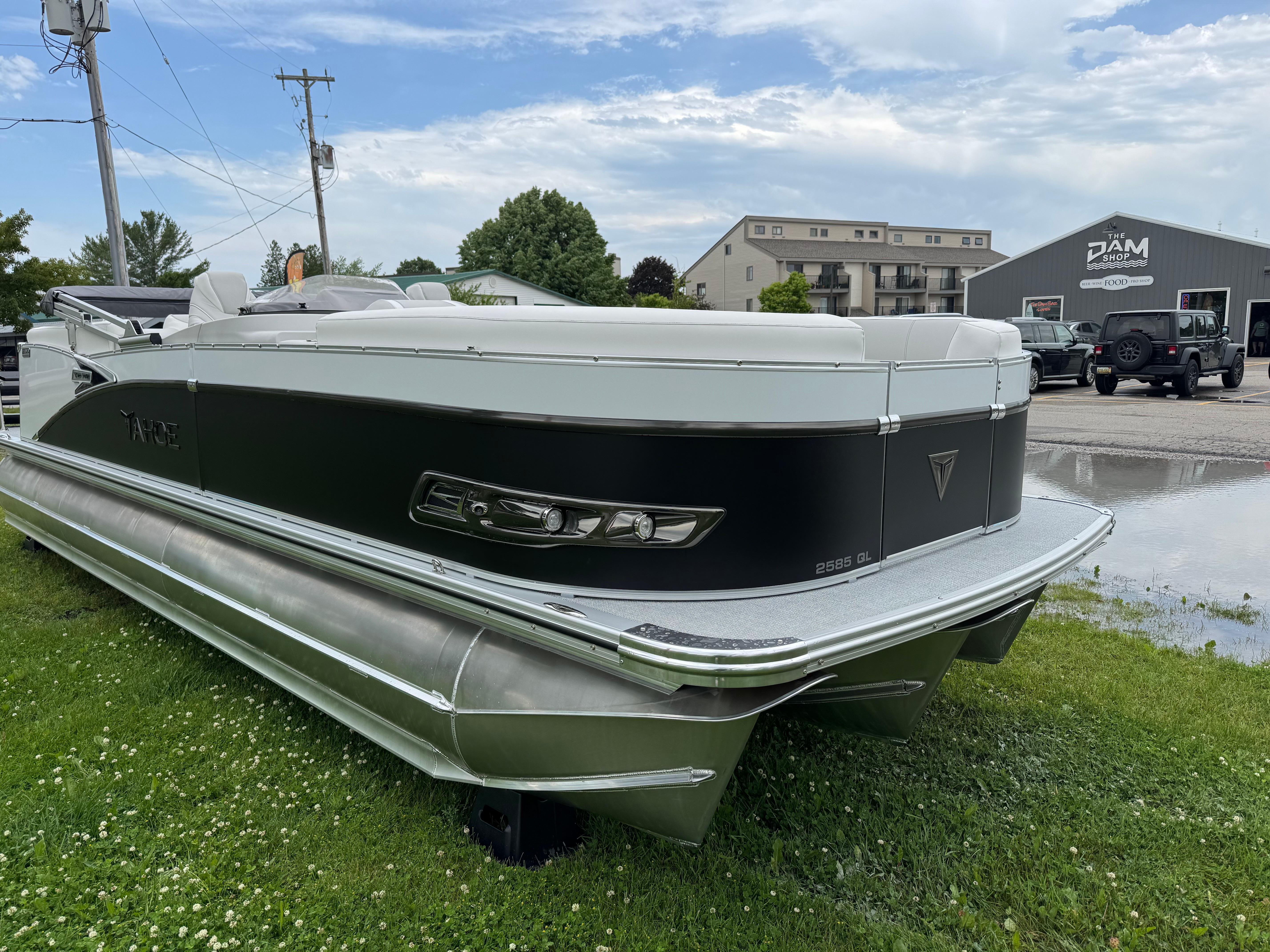 2025 Tahoe Pontoon Cascade Quad Lounger