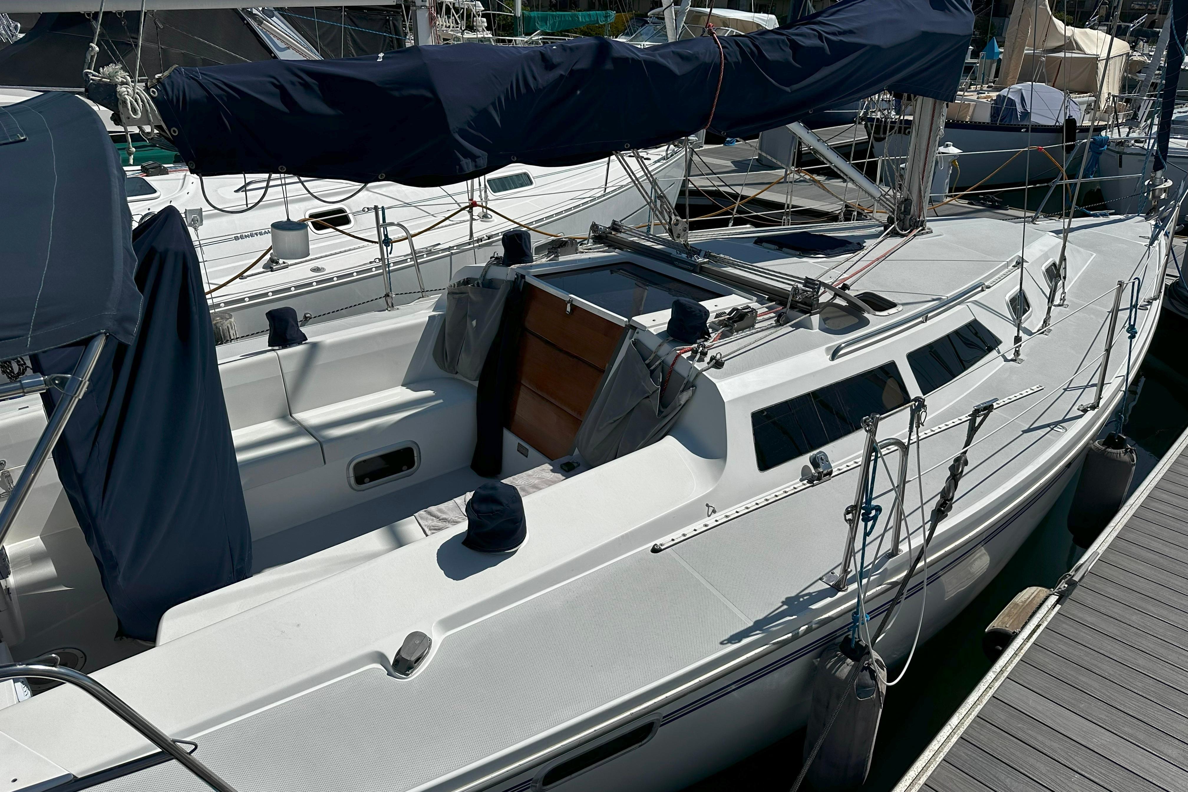 1995 Catalina 320