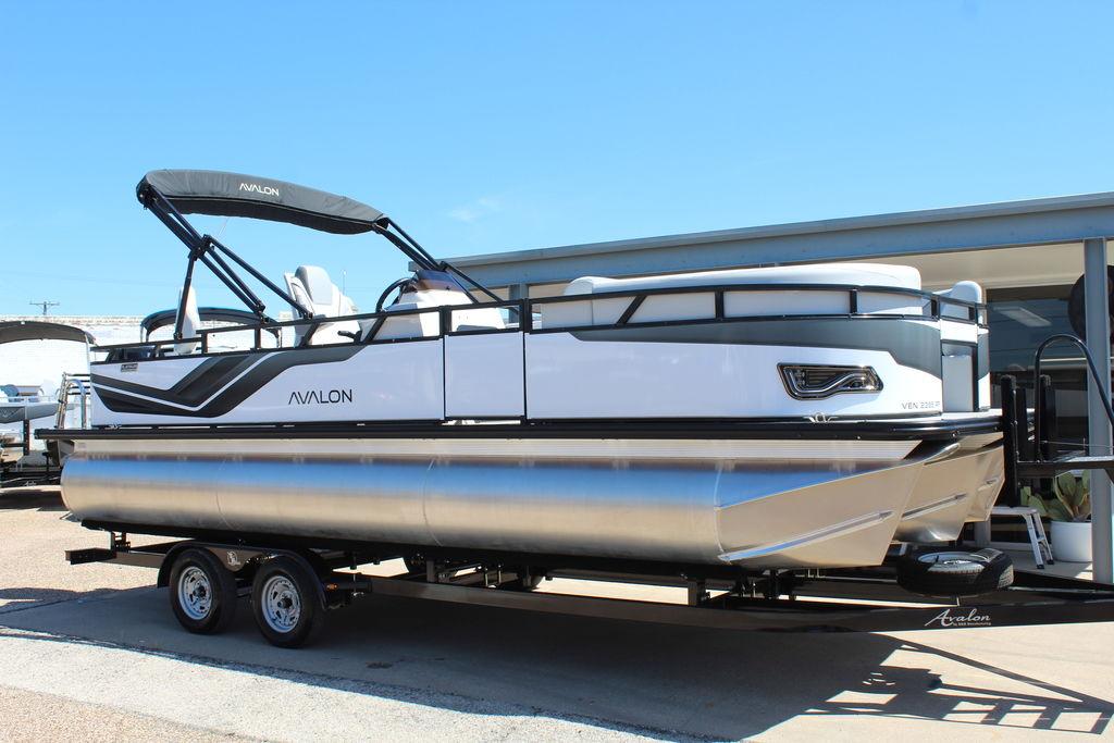 2025 Avalon Venture 85 Rear Fish 23 FT