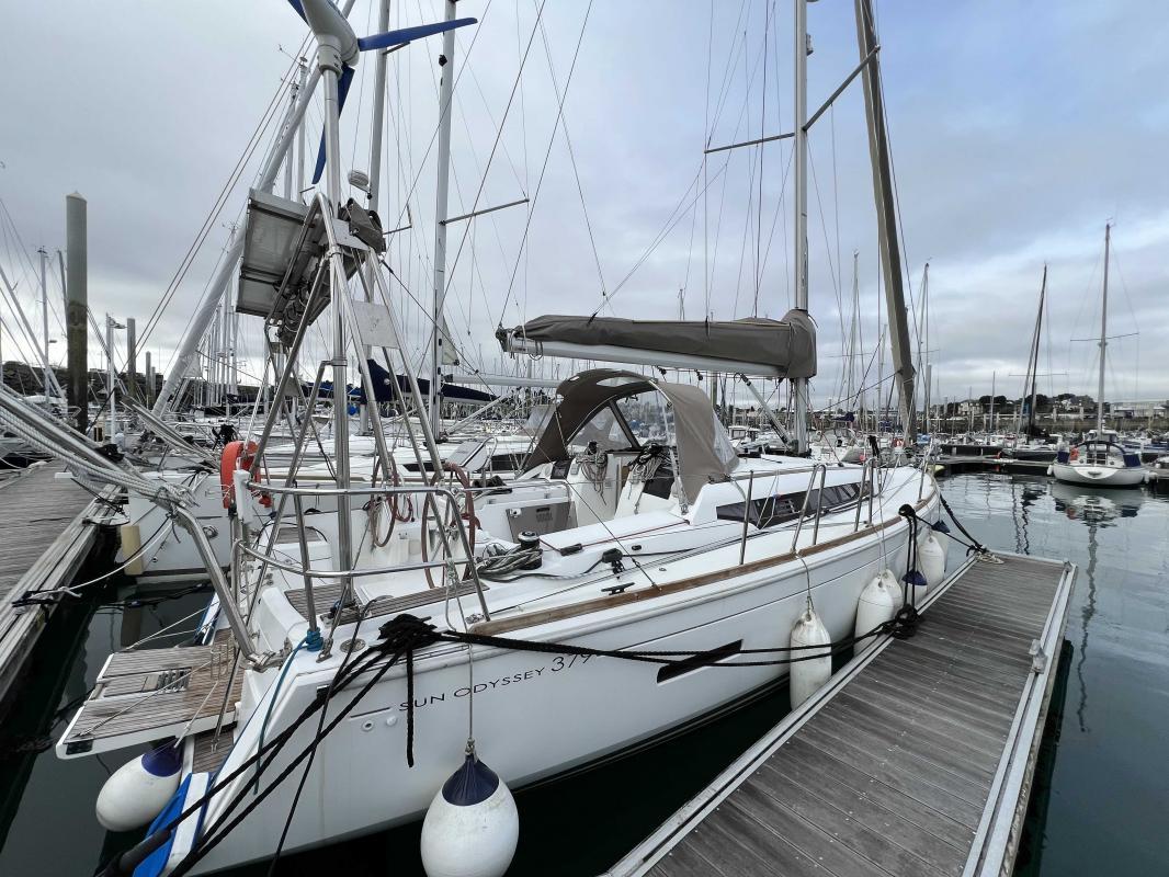 2012 Jeanneau Sun Odyssey 379