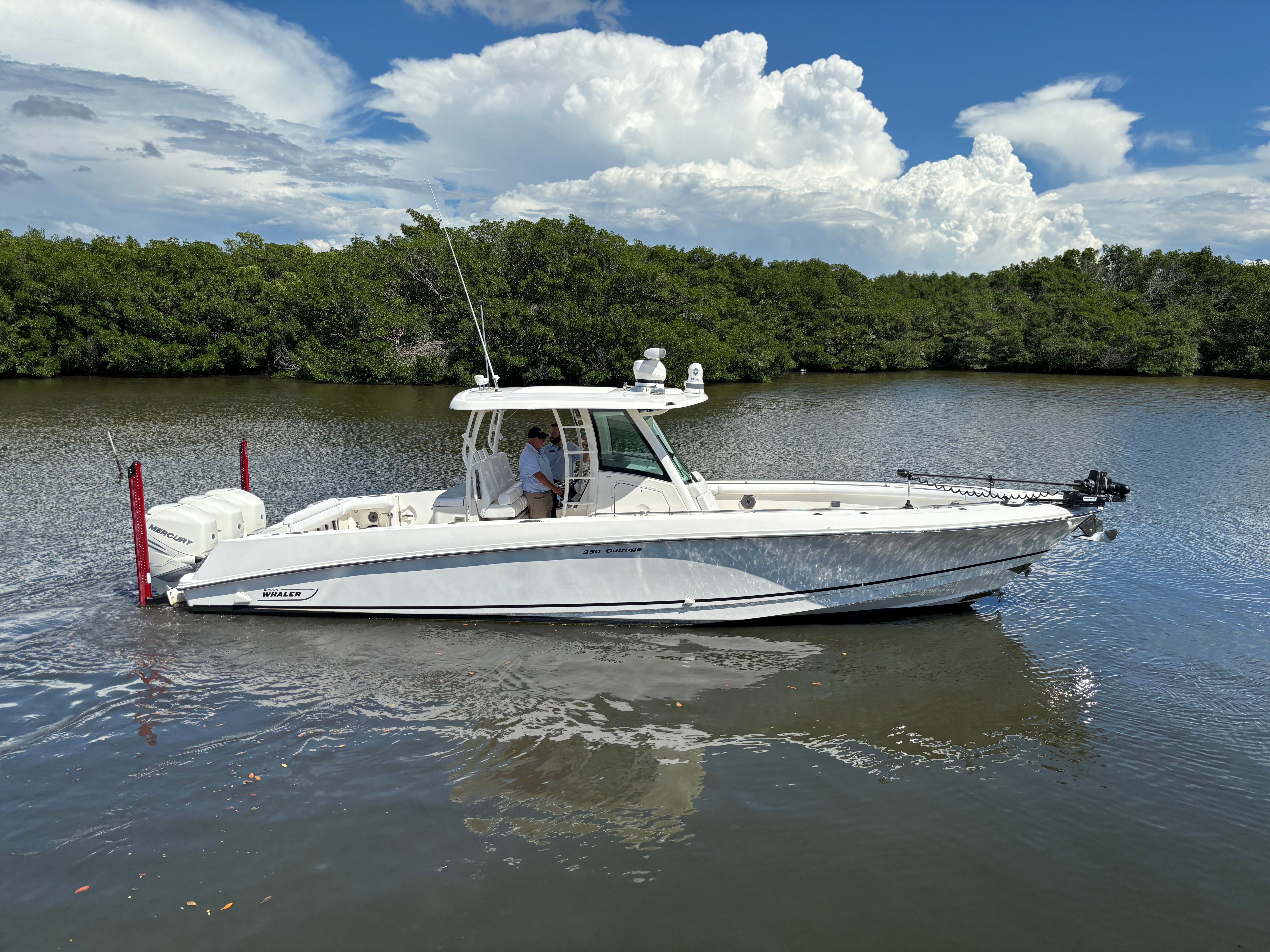 2022 Boston Whaler 350 Outrage