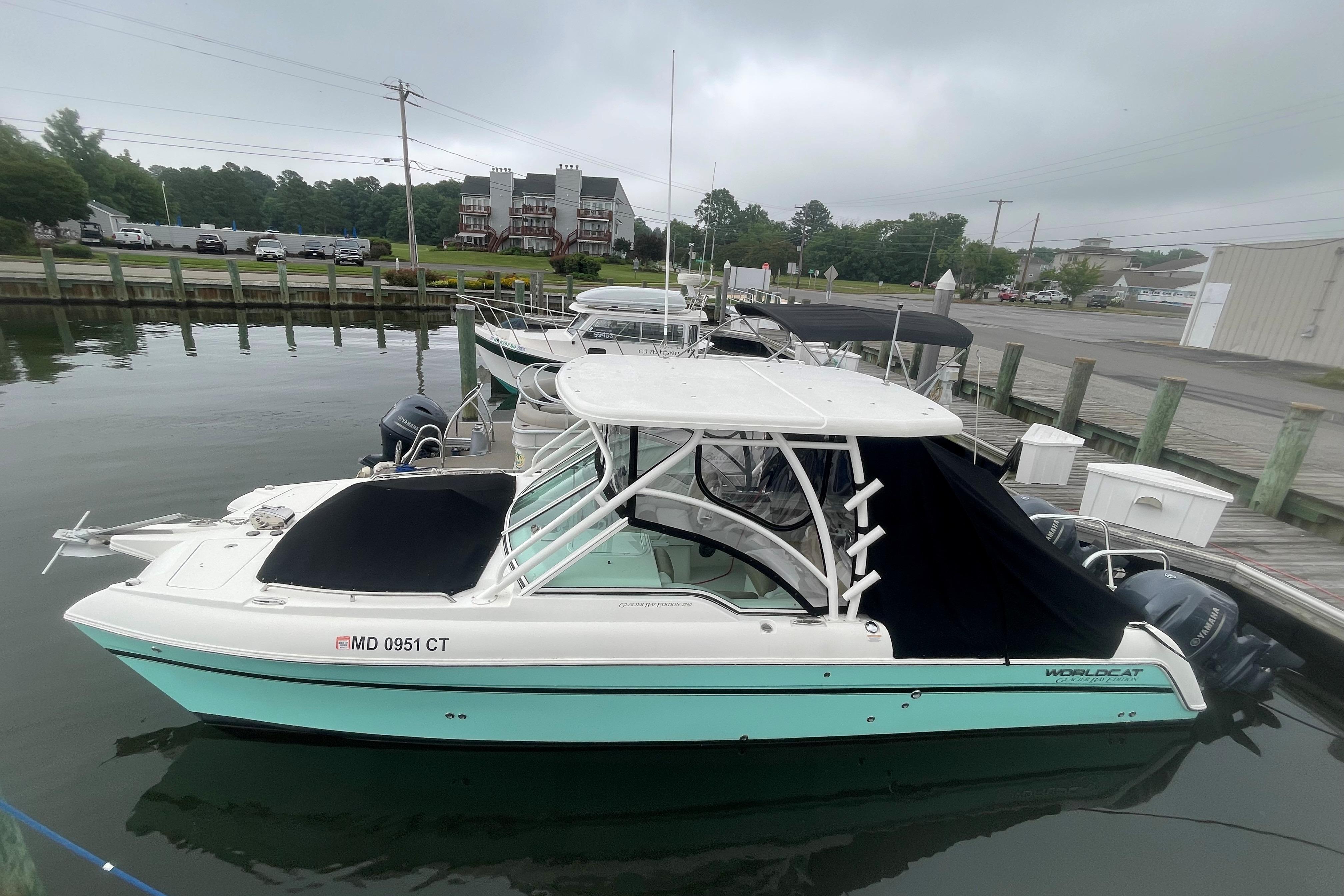 2018 World Cat Glacier Bay Edition 2740 Dual Console