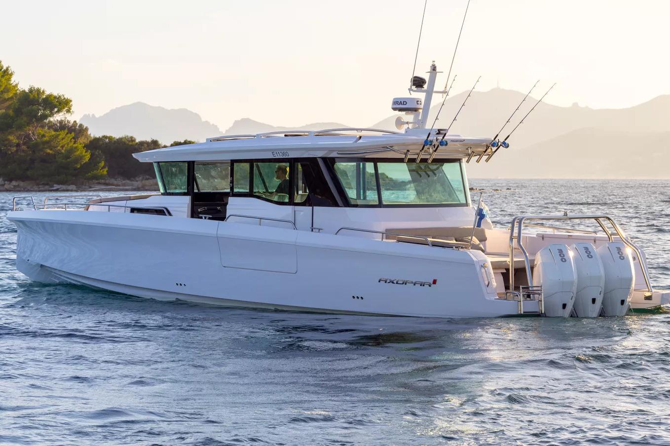 2025 Axopar 45 XC Cross Cabin