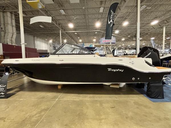 Bayliner T22 SC 2025 Bayliner T22 SC boat displayed indoors, featuring sleek black and white design.