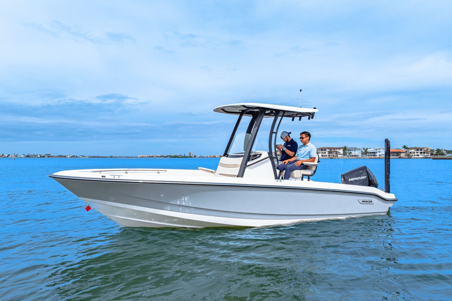 Boston Whaler 220 Dauntless 2025 Boston Whaler 220 Dauntless boat cruising on calm blue waters.