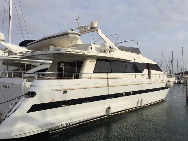 1988 Falcon 82