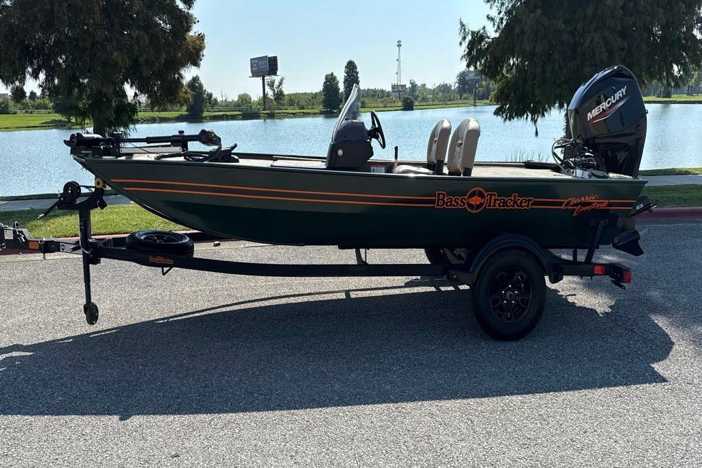 2026 Tracker Bass Tracker Classic Limited