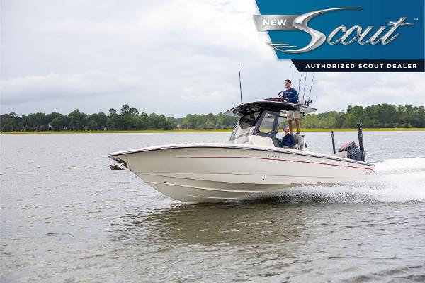 Scout 281 X Signature Edition 2025 Scout 281 X Signature Edition boat cruising on a lake, with lush greenery in the background.