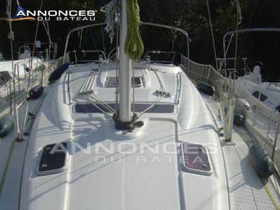 Bavaria 37 Cruiser 2007 Bavaria 37 Cruiser sailboat deck with mast and rigging.