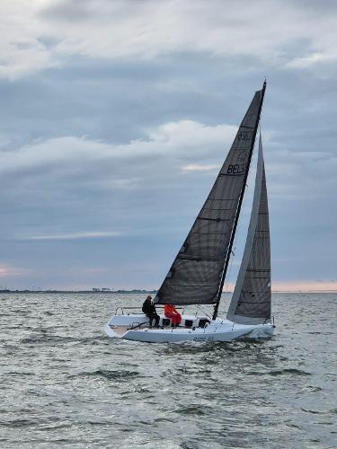 Esse 850 LE Sailboat Esse 850 LE 2020 on open water under cloudy sky.