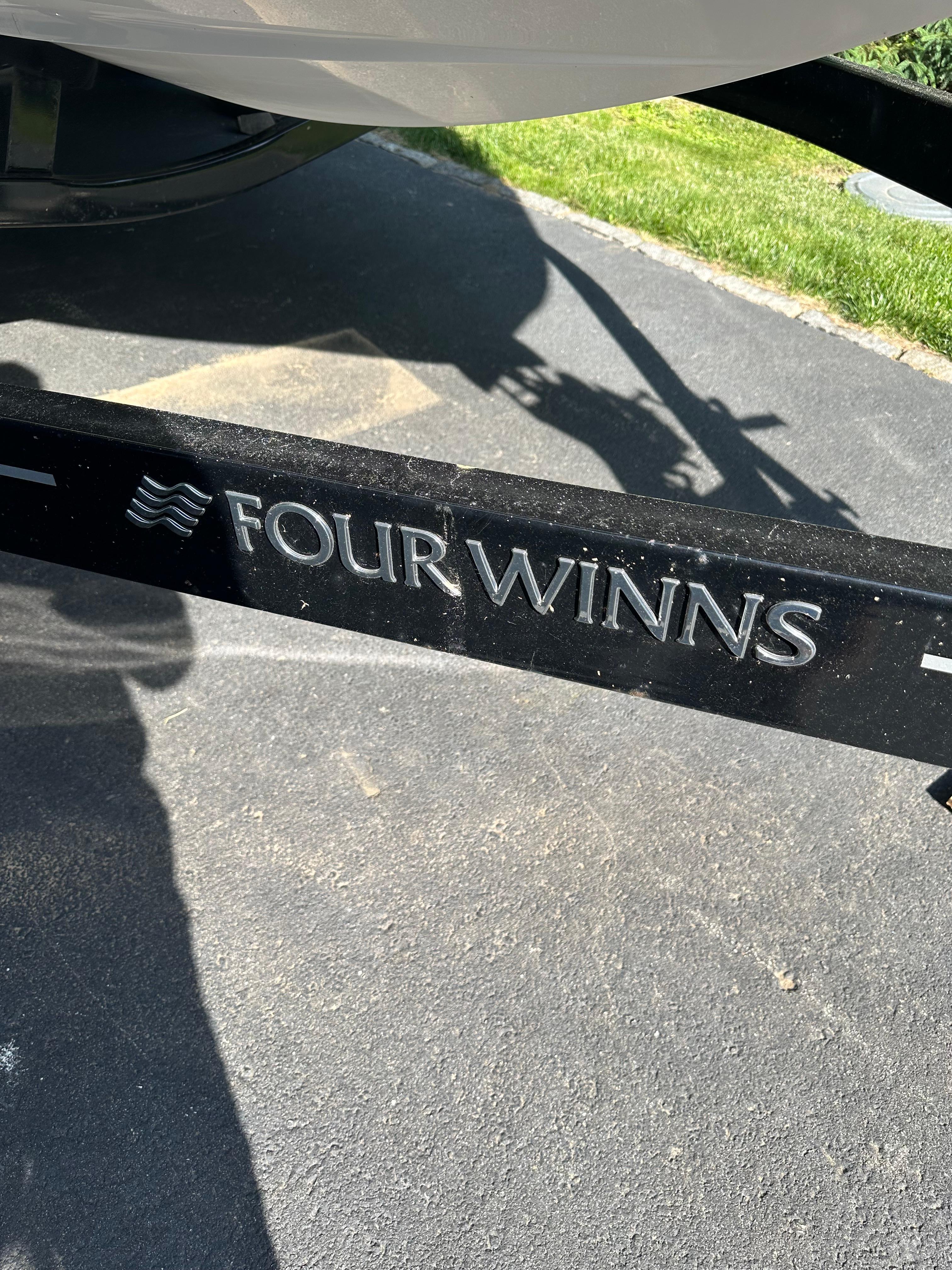 2022 Four Winns H230