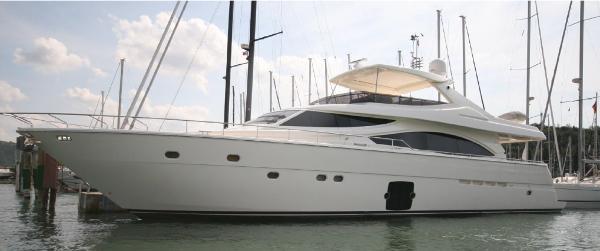 2006 Ferretti Yachts 830