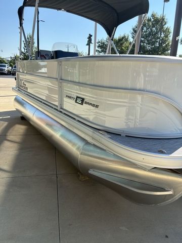 Sun Tracker PB 16