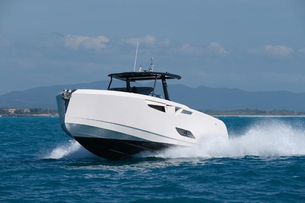 2022 Cayman Yachts 400 WA