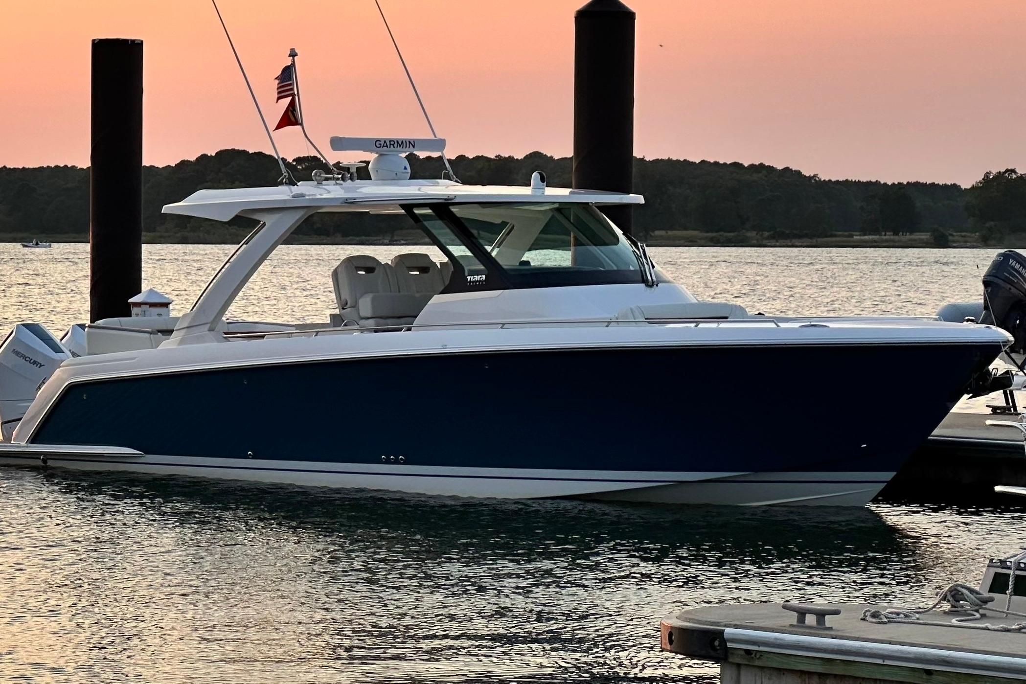 2024 Tiara Yachts 38 LS
