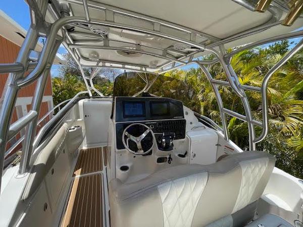2005 Hydra-Sports 33VX