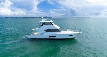 2016 Riviera 52 Enclosed Flybridge
