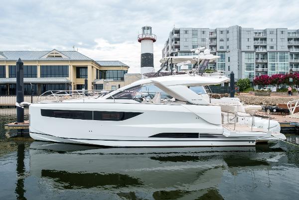 2024 Jeanneau DB|43 Outboard