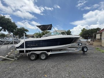 2017 Robalo R227 Dual Console