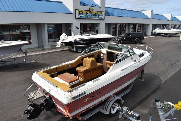 1983 Rinker 204 CUDDY CABIN
