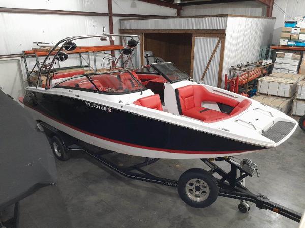 2012 Four Winns SL262