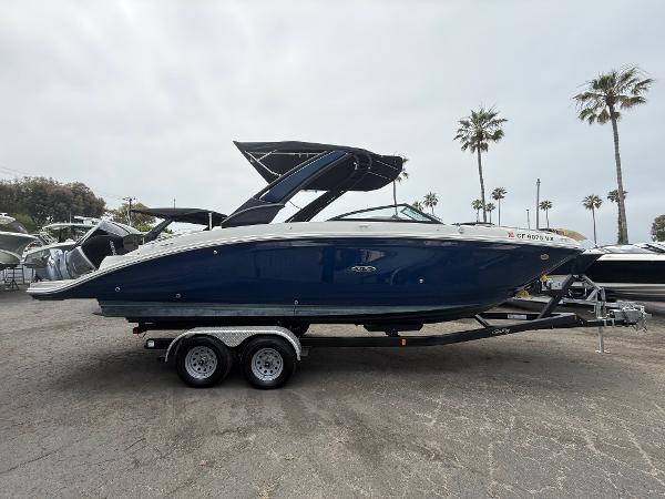 2024 Sea Ray SDX 270 Outboard