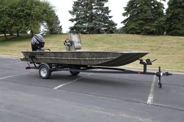 2026 Tracker Grizzly 1860 CC