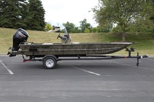 Tracker Grizzly 1860 CC 2026 Tracker Grizzly 1860 CC boat on trailer in parking lot.