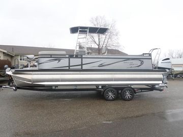 2024 Angler Qwest 8522/24 Pro Fish N Crusie