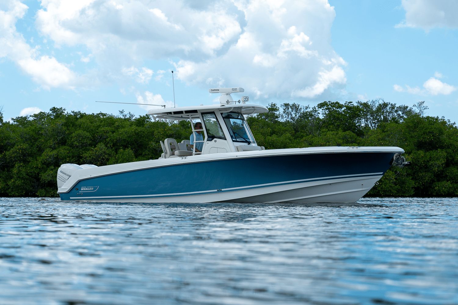2018 Boston Whaler 330 Outrage