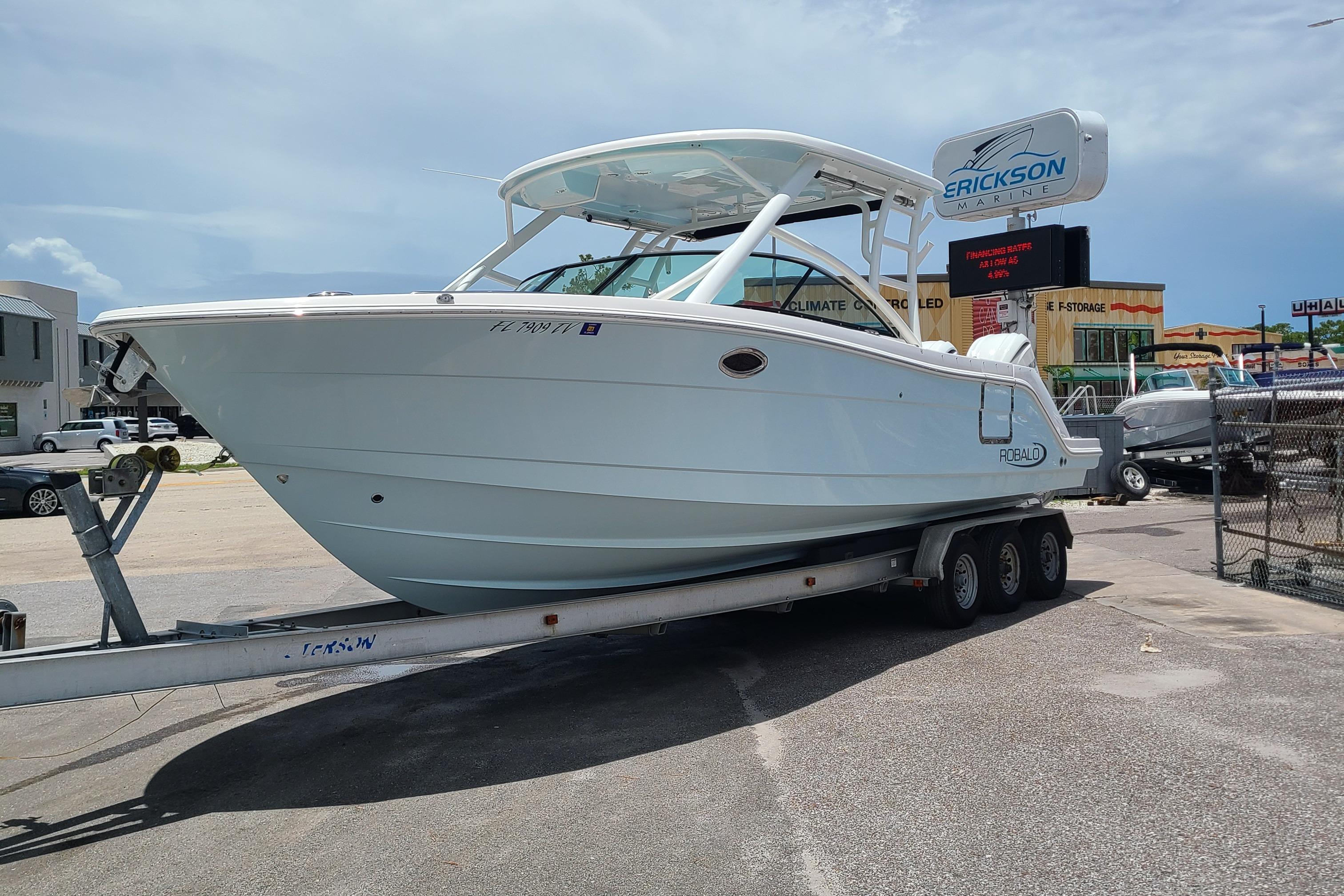 Robalo R317 Dual Console