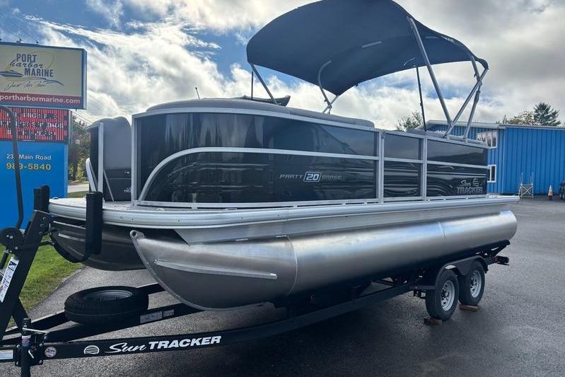 2026 Sun Tracker Party Barge 20 DLX