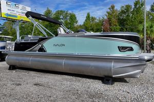 Avalon LSZ QUAD LOUNGER SHIFT 2026 Avalon LSZ Quad Lounger Shift pontoon boat displayed outdoors.