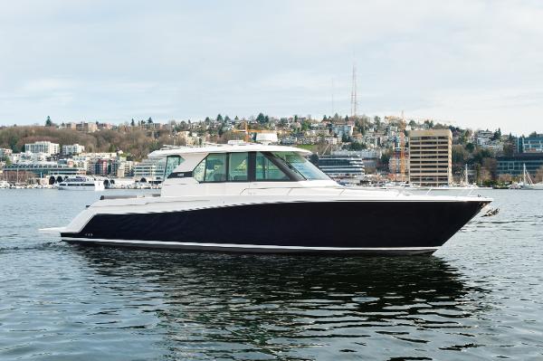 Tiara Yachts Q44 DAY TRIPPER, 44' Tiara 2016