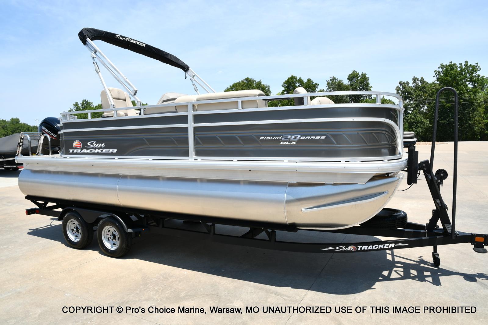 Sun Tracker Fishin' Barge 20 DLX