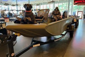 Tracker Grizzly 1650 T Prairie Wings Edition 2026 Tracker Grizzly 1650 T Prairie Wings Edition boat with dog and camouflaged figure.