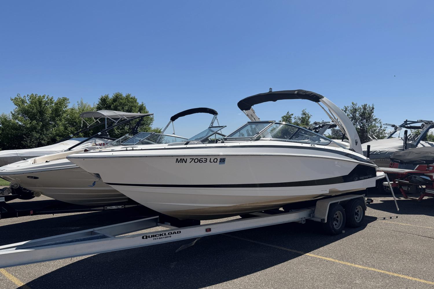 Regal 2300 Bow Rider
