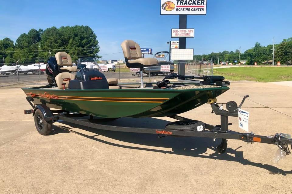 Tracker Bass Tracker Classic Limited 2026 Tracker Bass Tracker Classic Limited boat on trailer at dealership.