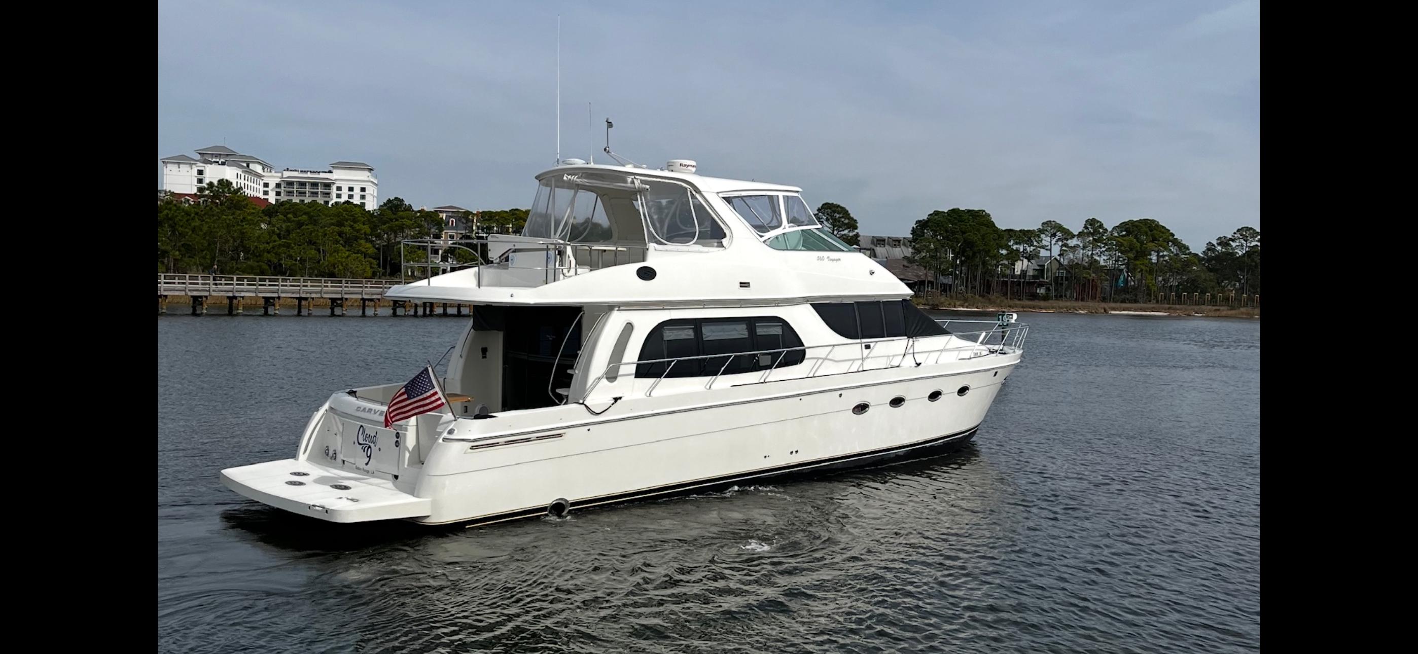 Carver 56 Voyager Sky lounge