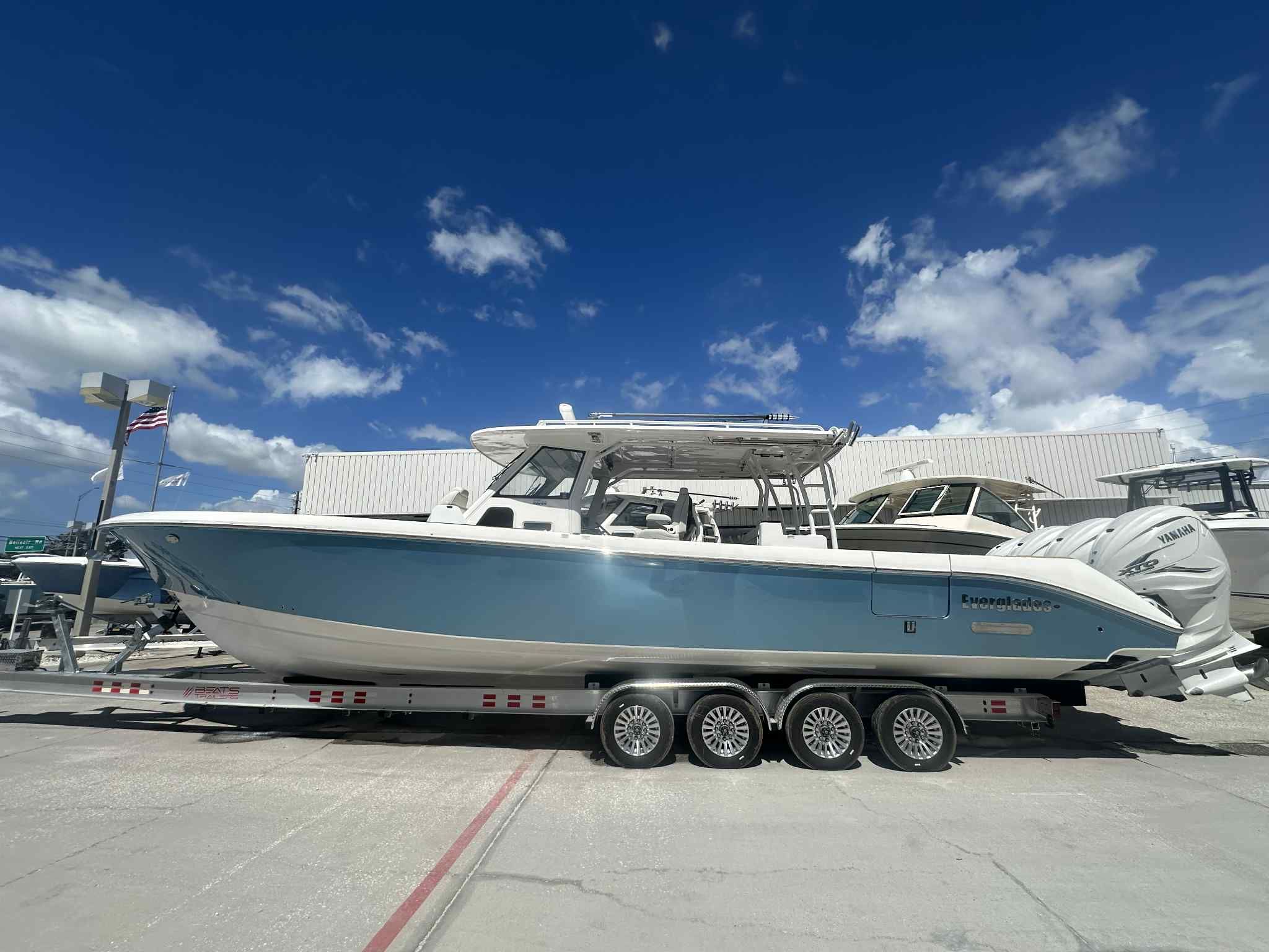 2019 Everglades 435 Center Console